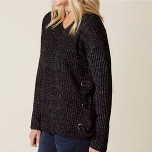 Doe & Rae Women's Black Marled V-neck Long Sleeve Sweater